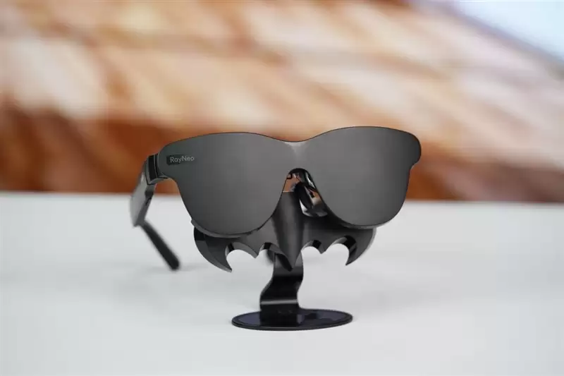 颜值拉满+配置能打 雷鸟Air 4 Pro蝙蝠侠限定版深度评测:76g的口袋巨幕 DC粉丝必冲