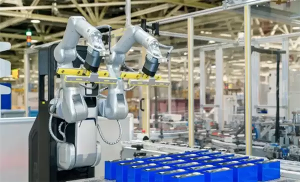 上汽“能仔1号”上岗!基于智元A2-W机器人打造 可智能抓取电芯