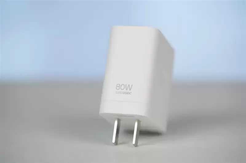 折叠屏再无折痕顾虑!OPPO Find N6手机评测:超平展内屏开创历史 哈苏XPAN模式体验胶卷荣光