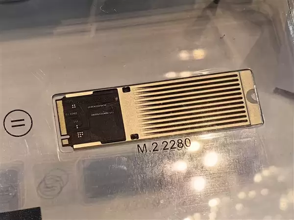 散热还能这么玩！江波龙展示模块化SSD：2230秒变2280