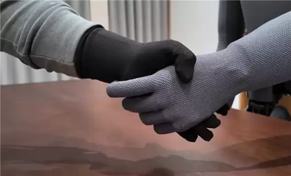 小米机器人灵巧手首次公开:全掌触觉感知 实现15万次抓握循环测试