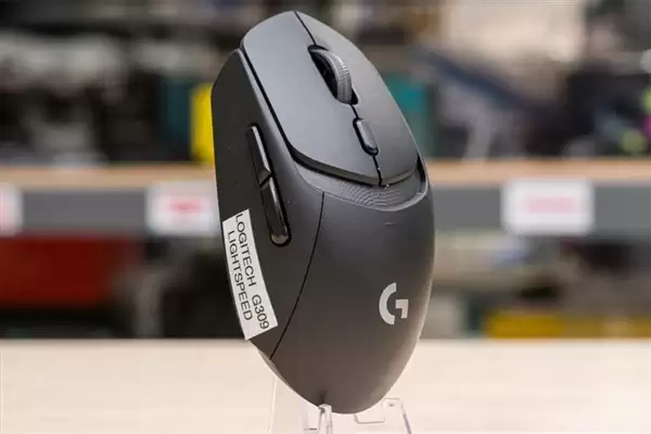 罗技鼠标广告引众怒 店铺收到多条差评:后悔买了