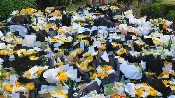 谢绝直播！张雪峰今日追悼会 全国各地万千学子来送别：现场一封手写信让人动容