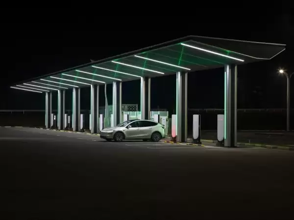 国内最大！特斯拉55座超充站落地重庆高速：覆盖10条高速 