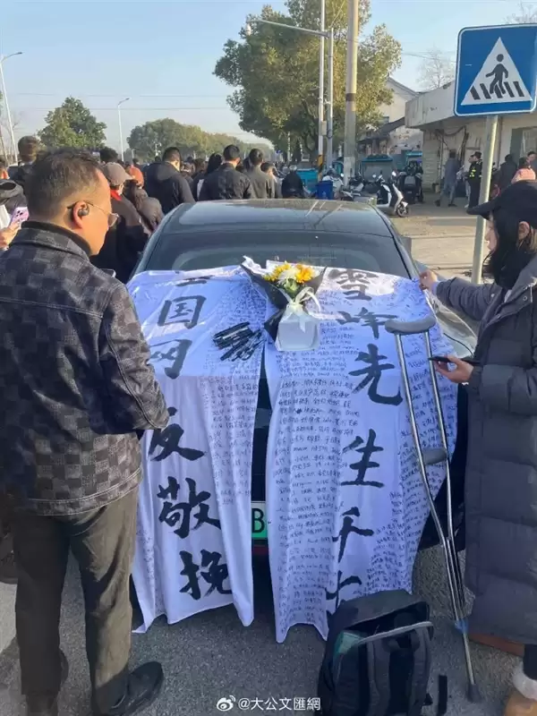 谢绝直播！张雪峰今日追悼会 全国各地万千学子来送别：现场一封手写信让人动容