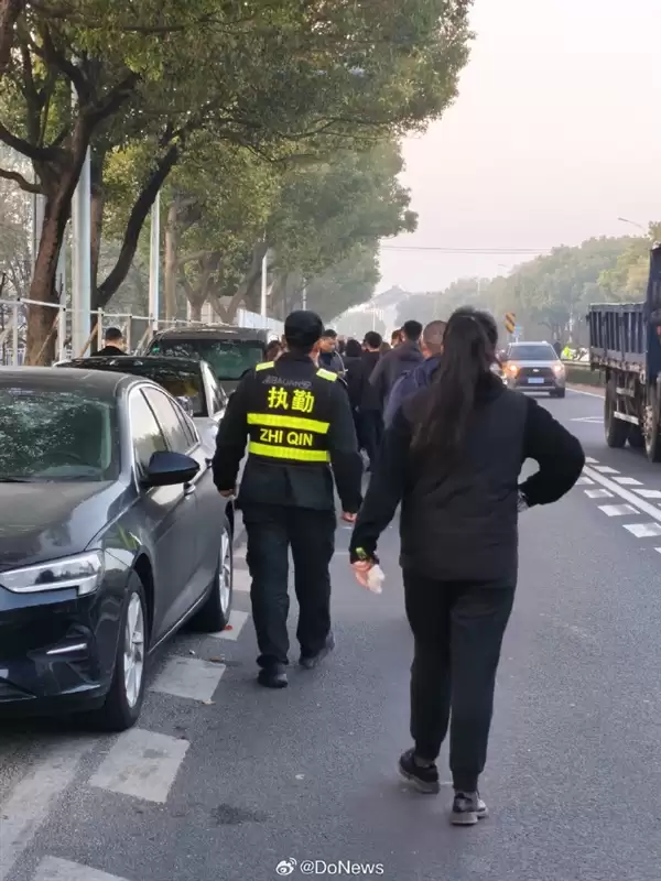 谢绝直播！张雪峰今日追悼会 全国各地万千学子来送别：现场一封手写信让人动容