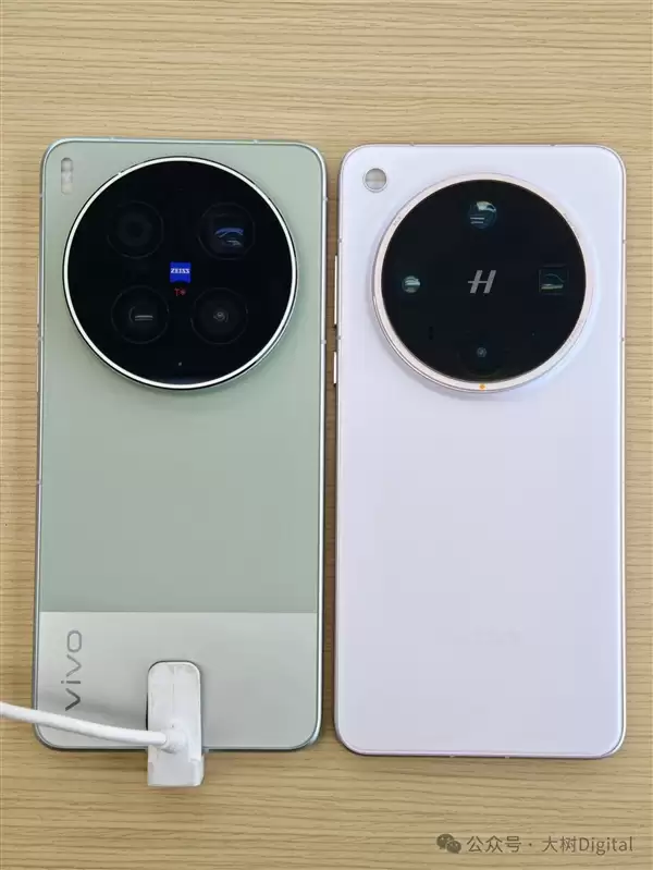 vivo X300 Ultra真机实拍：双拼色+大圆Deco 相机感十足