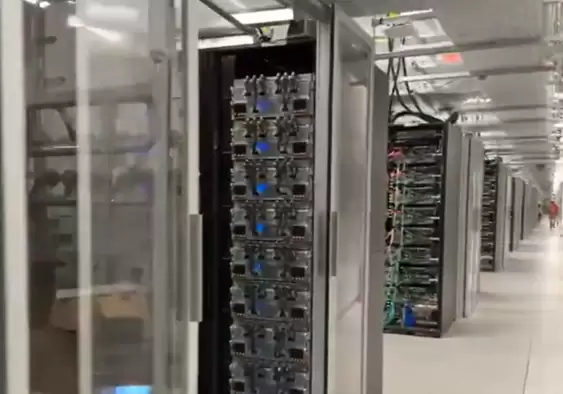 日本计划高架桥下建数据中心 全面测试服务器机柜散热、防震性能