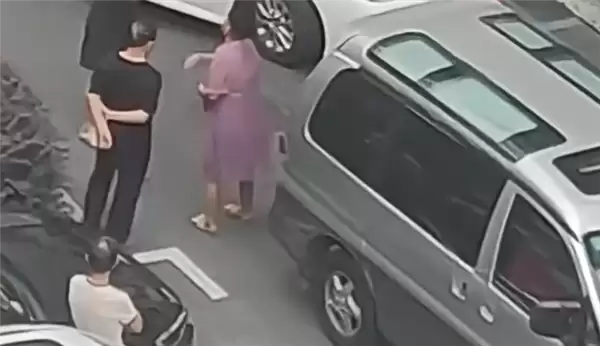 女子因停车与邻居吵架后身亡:家属索赔122万 法院判了