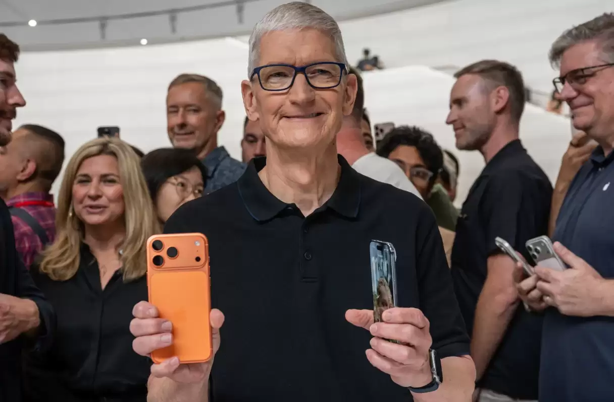 错失大模型创收机遇 苹果“认清现实”:AI时代还得靠硬件