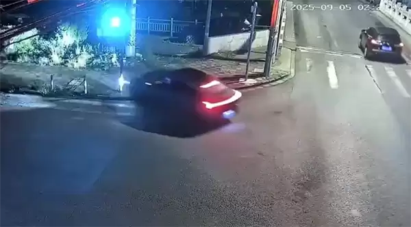 男子酒驾出事故怕被罚 给围观者1万元让其顶包:两人均获刑