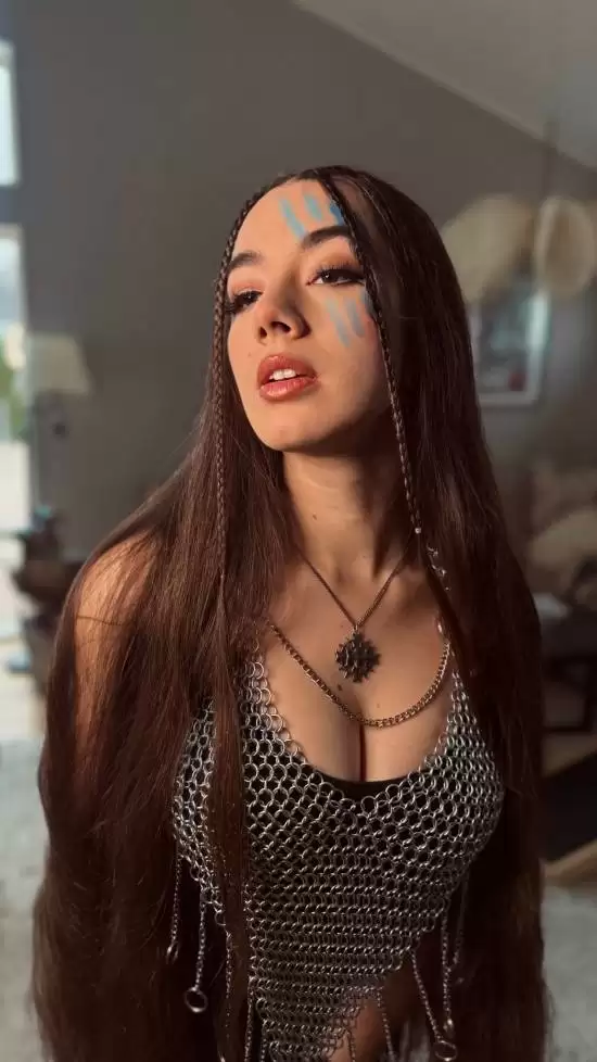 美女主播《红色沙漠》COS:丰满身材锁子甲!