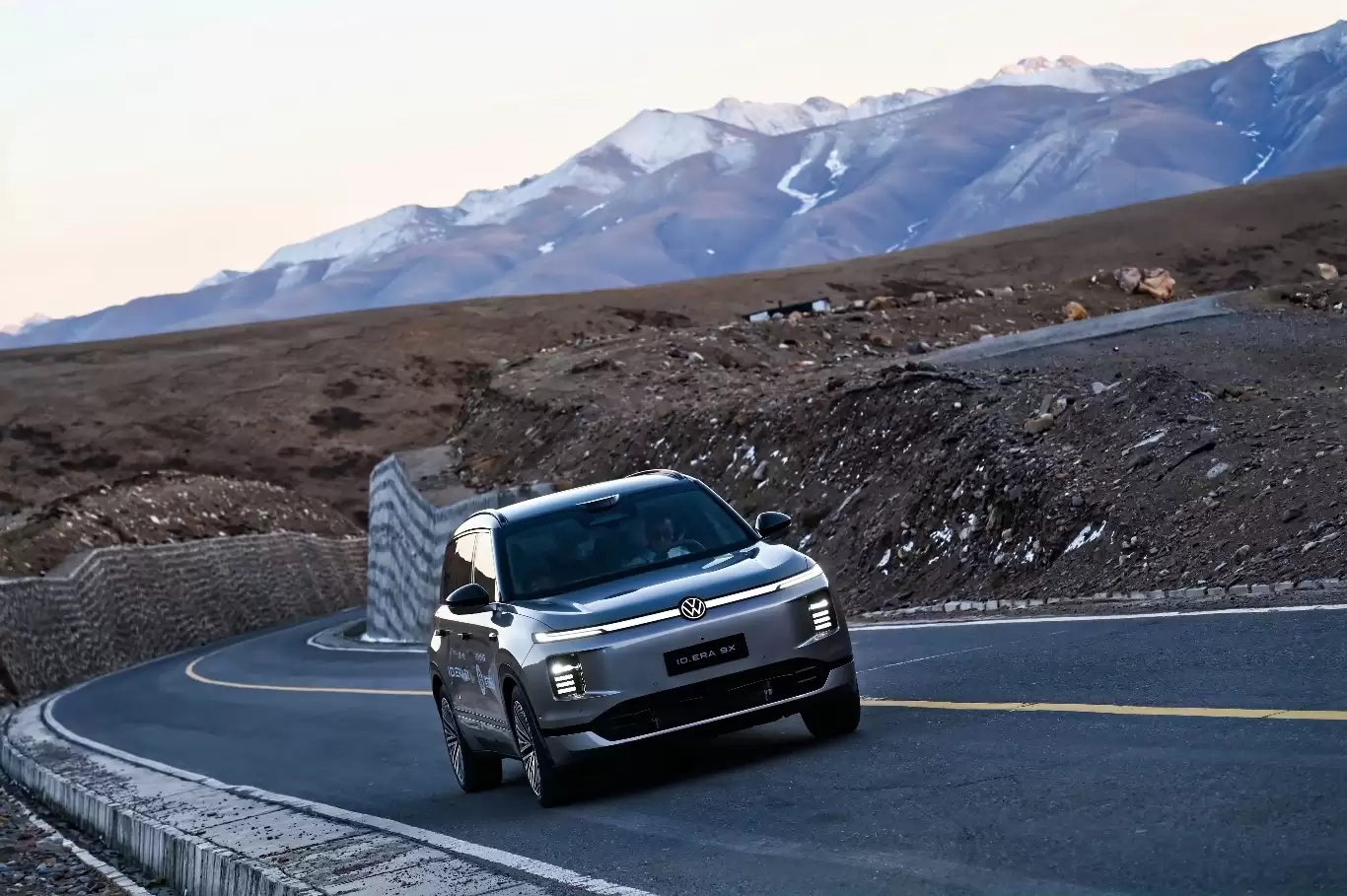 上汽大众ID.ERA 9X开启预售:首发Momenta R7世界模型,32.98万起