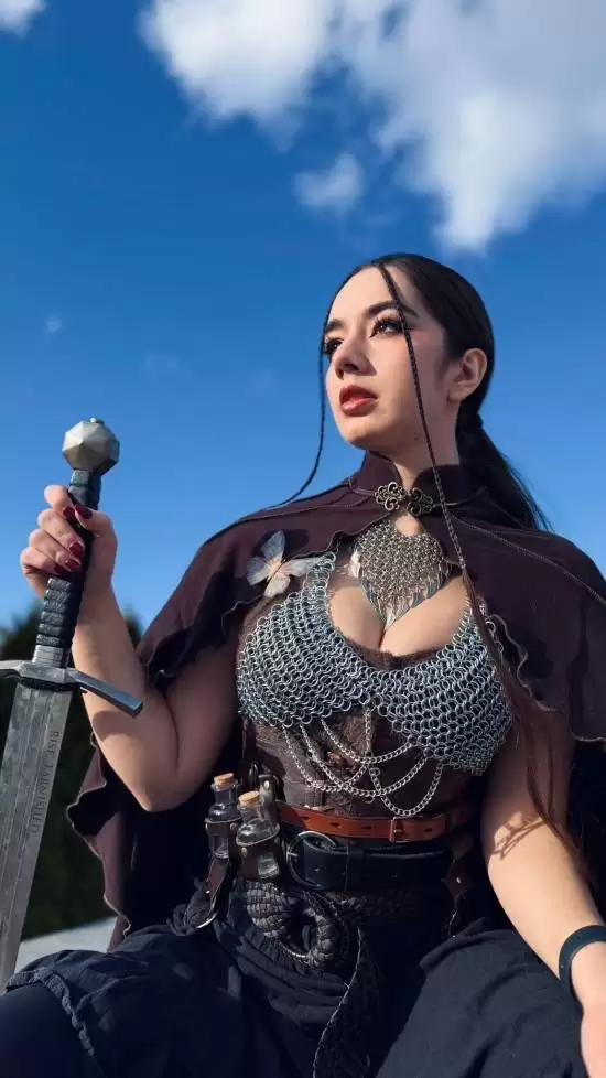 美女主播《红色沙漠》COS:丰满身材锁子甲!