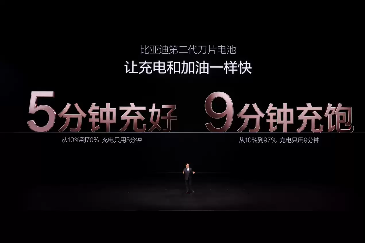 5 分钟充好，9 分钟充饱，比亚迪闪充补上新能源转型最后一块拼图