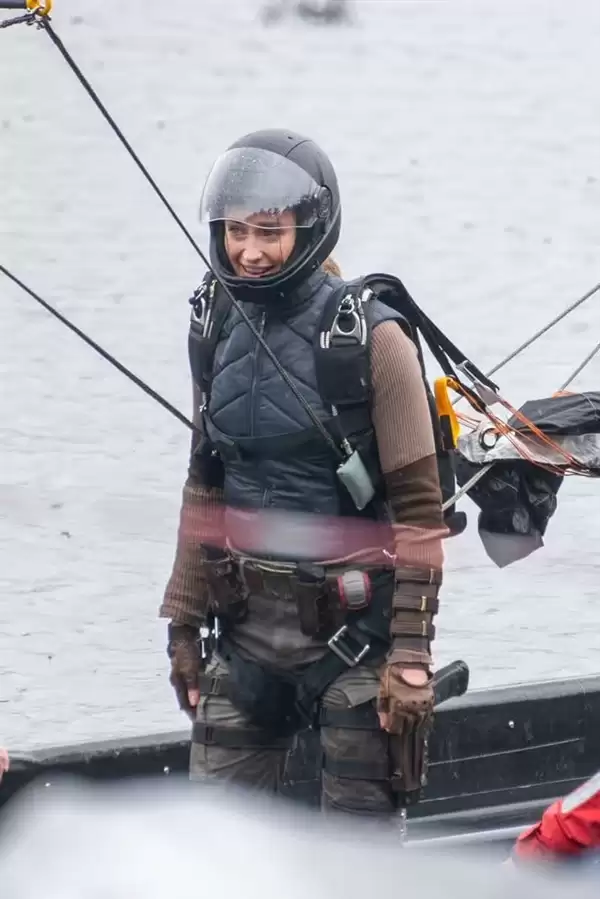 劳拉因伤暂停拍摄