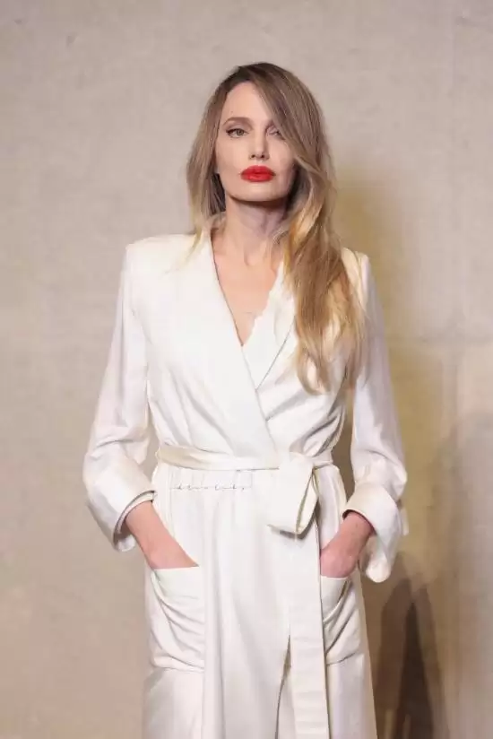 朱莉舒淇世纪同框：47岁的松弛有光 50岁的眼神空洞