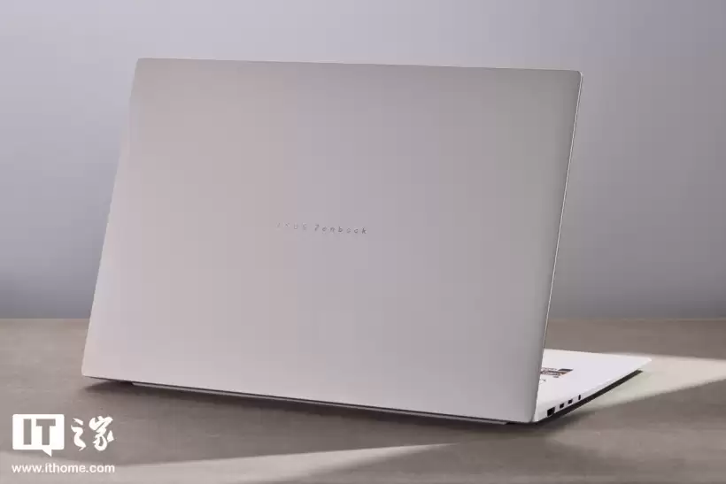 华硕灵耀16 Air 2026 锐龙版图赏:纯白机身,极简美学再进化