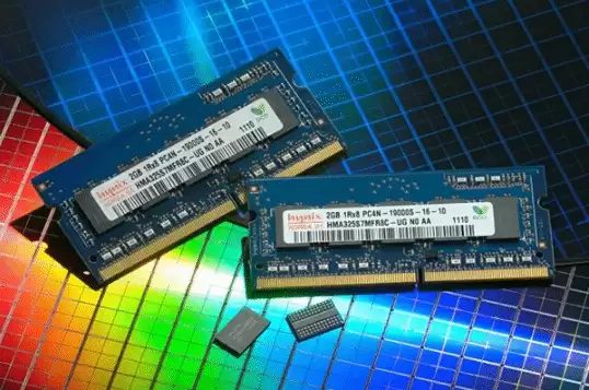 DDR5内存价格大幅回调,供需变化与AI算法扰动成主因