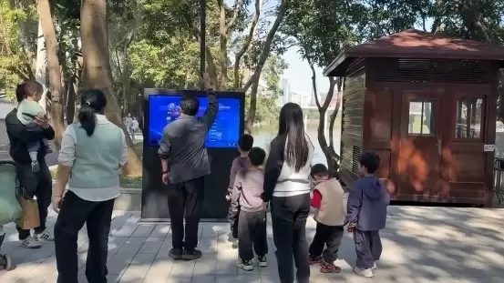 C-Life数智运动一体机落地深圳洪湖公园，打造智慧公园新地标