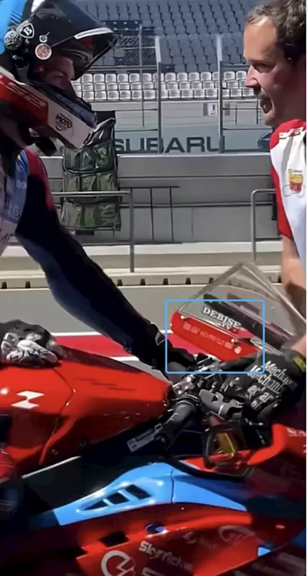 张雪机车的冠军赛车上这六个字火了!村民感动:看到直播眼泪都快出来了