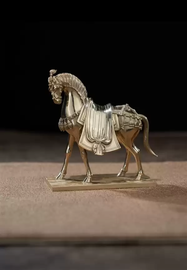 雷军押注！铜质文创第一股铜师傅来了：专做中年人的泡泡玛特