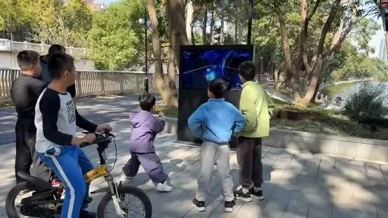 C-Life数智运动一体机落地深圳洪湖公园，打造智慧公园新地标