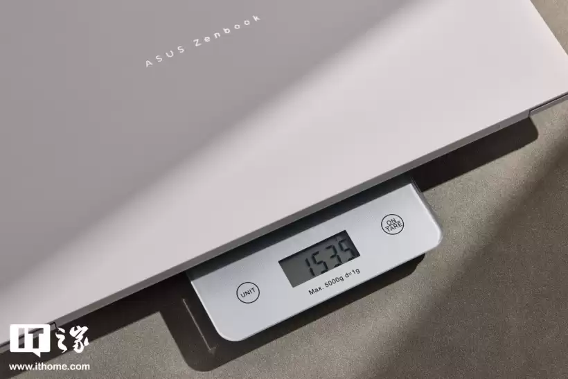 华硕灵耀16 Air 2026 锐龙版图赏:纯白机身,极简美学再进化