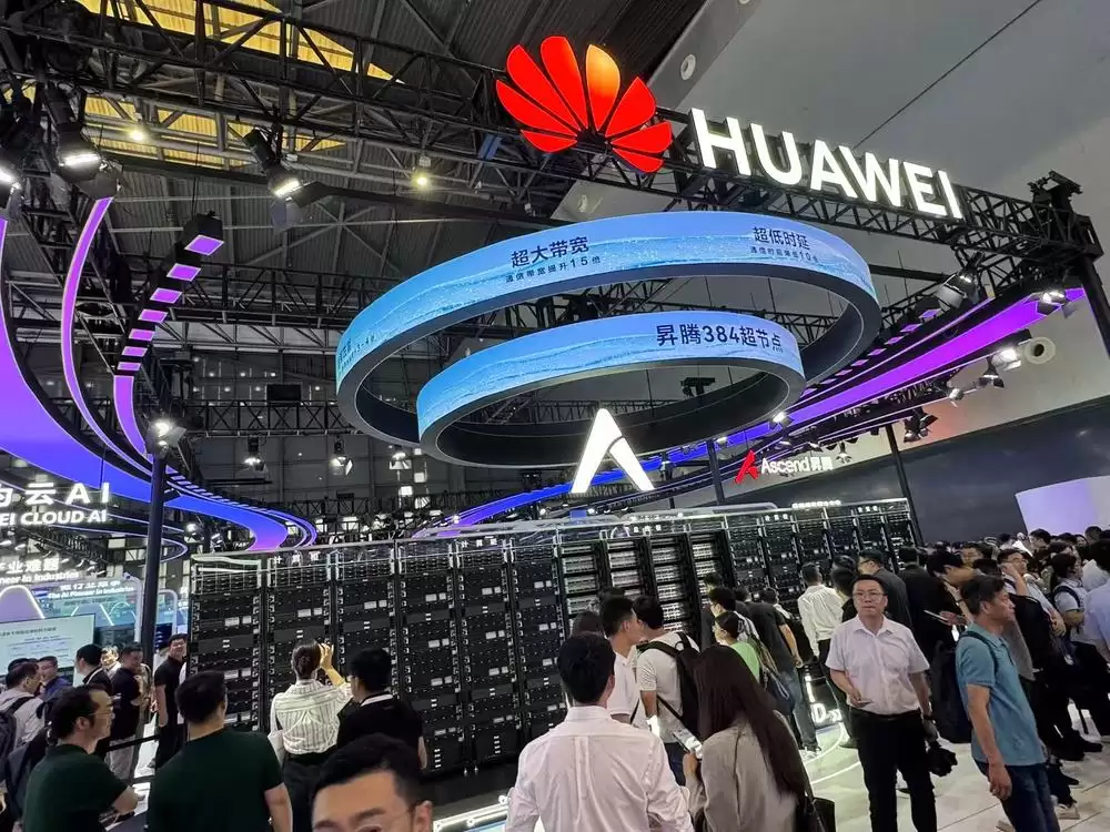 华为2025年收入达8809亿元，研发投入1923亿