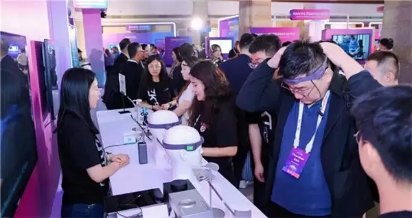 WAGAWAGA 脑机接口觉醒：做你的“大脑状态管家”