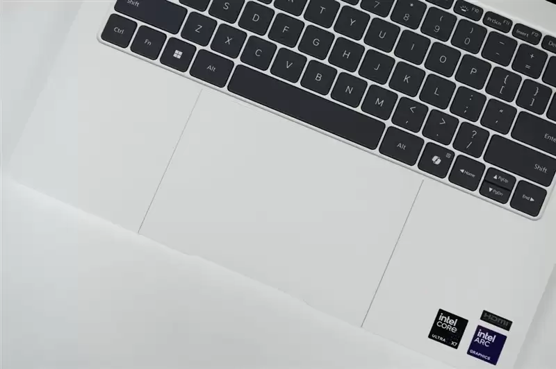 不计成本的奢华做工！小米笔记本Pro 14评测：目前最强的1.1kg轻薄本