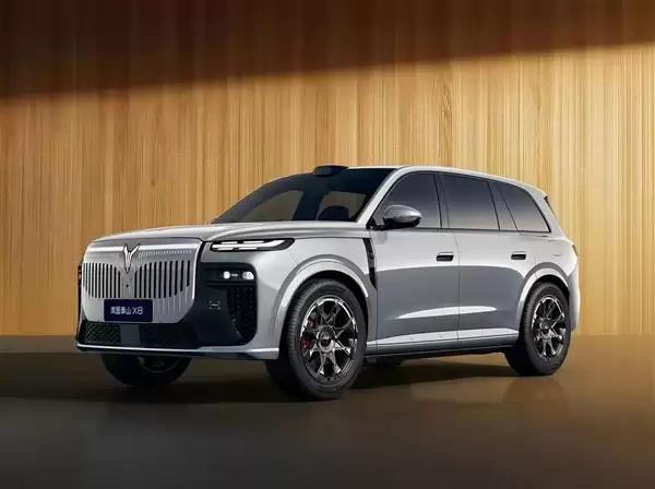 最高亮度1000nit 岚图泰山X8首发华为全新双15.6英寸一体屏