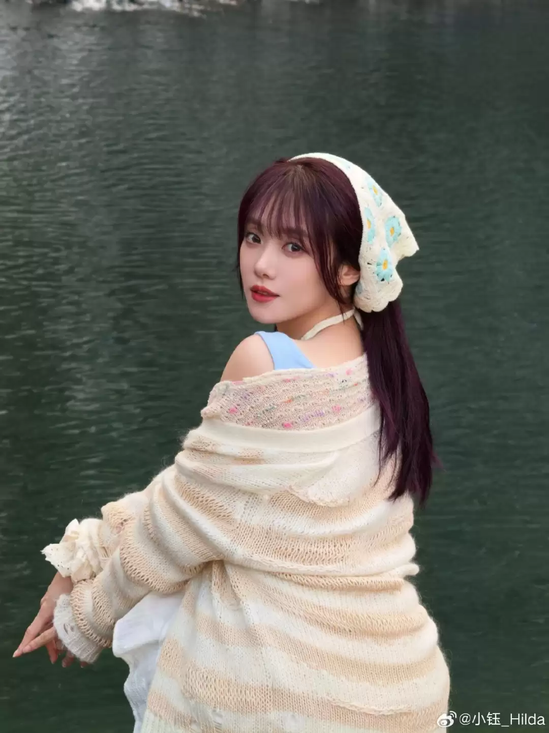 LPL女主持小钰晒春游照:分手阴霾退散 心情大好!