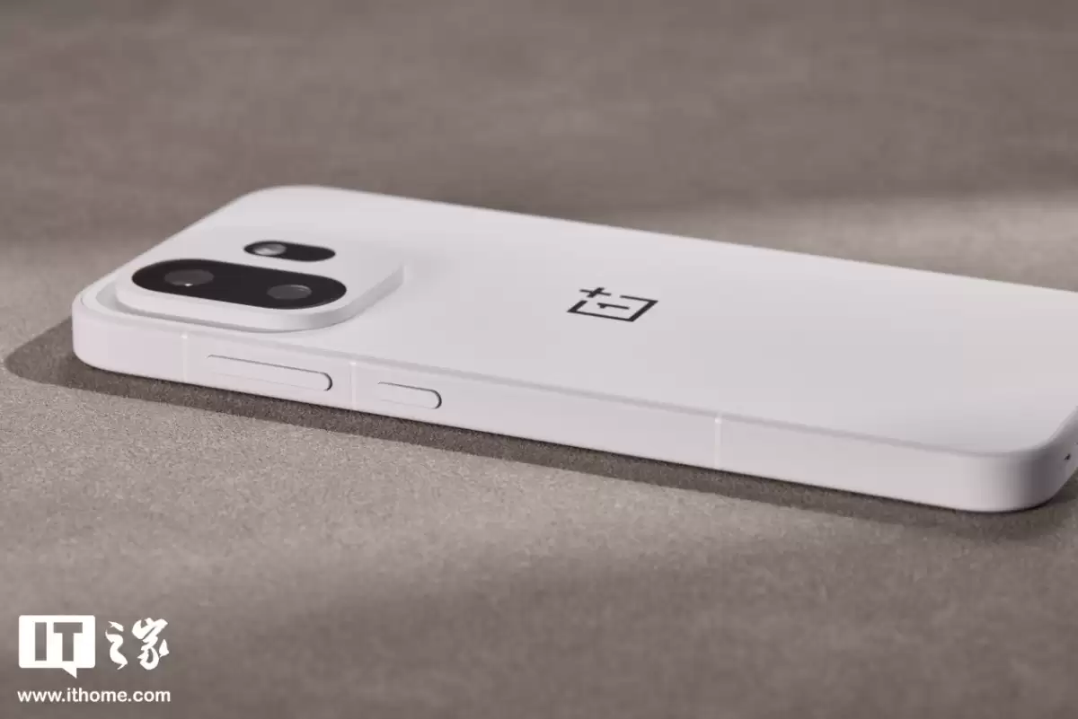 一加 15T 治愈白巧配色图赏：纯粹的白，温柔的沙