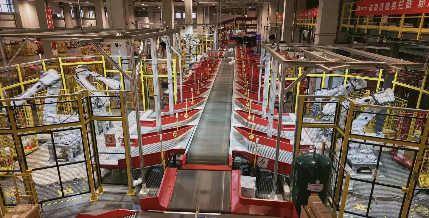 京东发布“异狼”升级版：单臂进化到双臂，专为包裹抓取和码垛设计