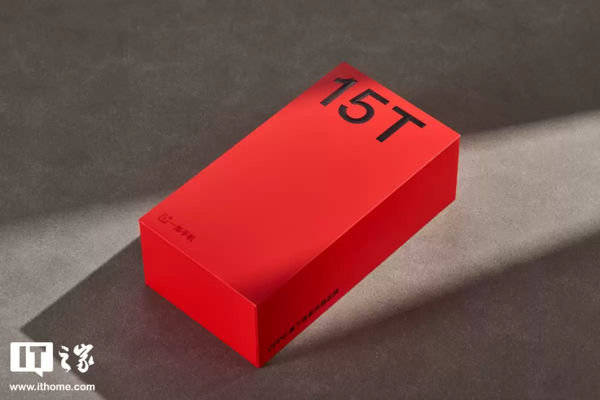 一加 15T 治愈白巧配色图赏：纯粹的白，温柔的沙