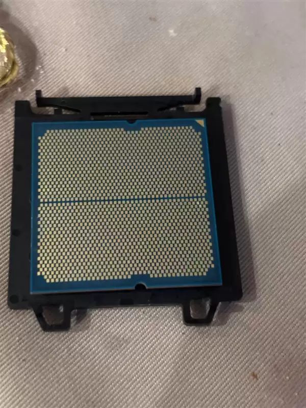 运气太好了!买个AMD散热器:盒子里竟塞了一颗锐龙5 8400F