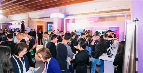 WAGAWAGA 脑机接口觉醒：做你的“大脑状态管家”