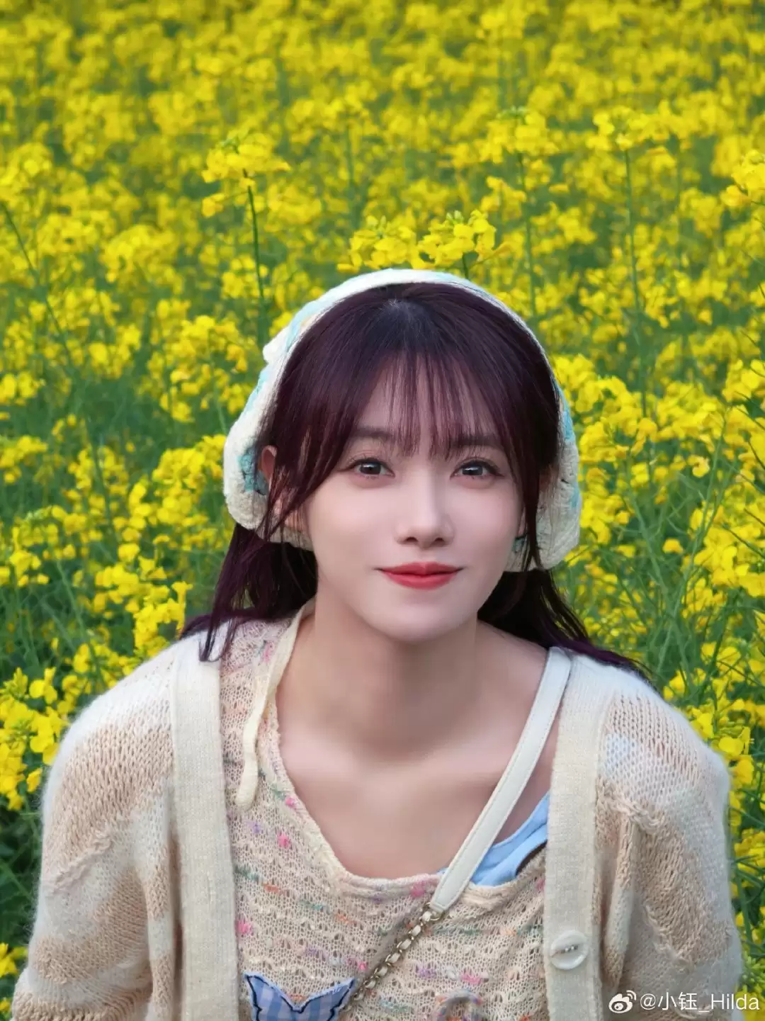 LPL女主持小钰晒春游照:分手阴霾退散 心情大好!