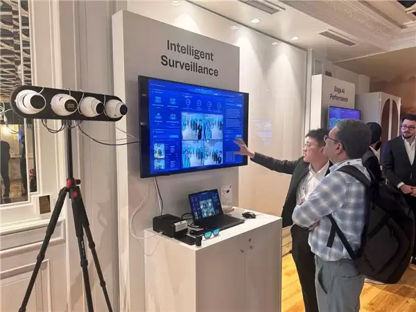 创通联达发布 TurboX EB8 打造边缘 AI 存算融合新方案