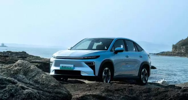 博越十周年双车齐发 博越REV与博越L小蓝灯版上市