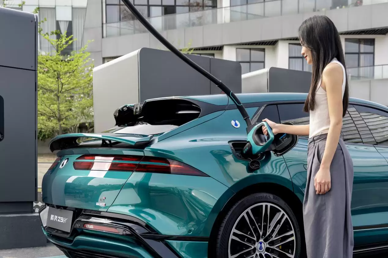 全球首座“圆梦建站”闪充站正式启用,赋能腾势用户拥抱闪充时代