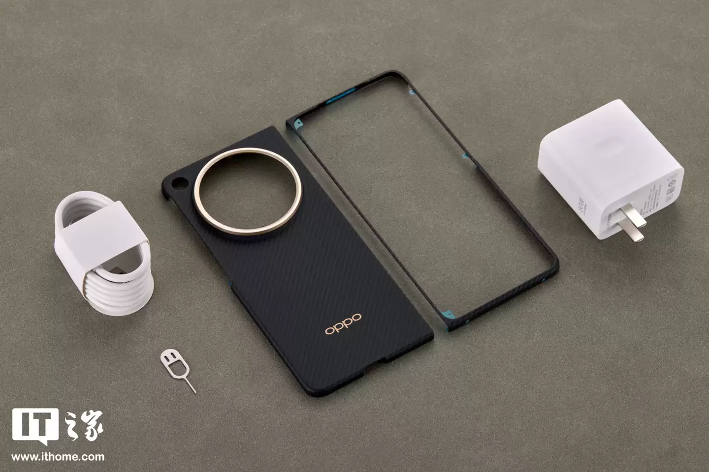 OPPO Find N6 图赏：号称“全球最平整折叠手机”，无感折痕，久用平整