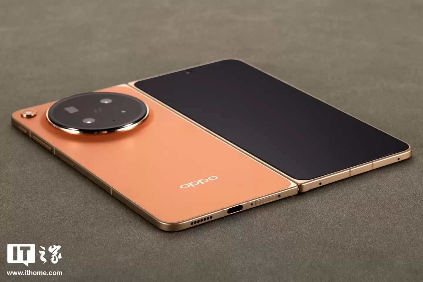 OPPO Find N6 图赏：号称“全球最平整折叠手机”，无感折痕，久用平整