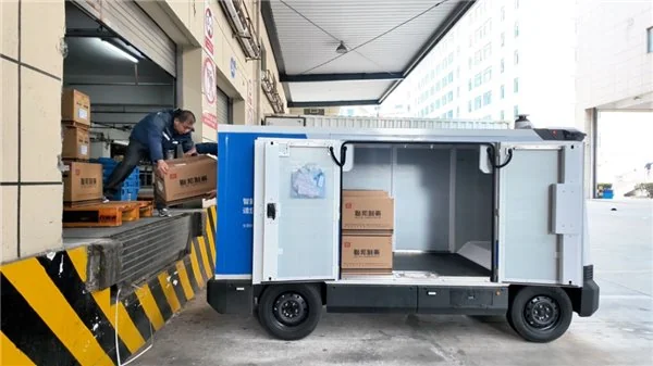 无人车破解医药配送难题新石器携手九州通探索医药仓配智能化