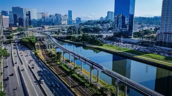 火车空中跑 比亚迪首个海外云轨在巴西正式通车运营