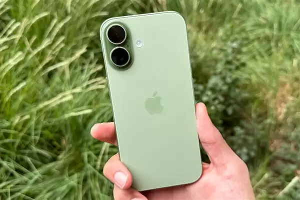 外观零创新!iPhone 18标准版设计没变:苹果又挤了一年牙膏