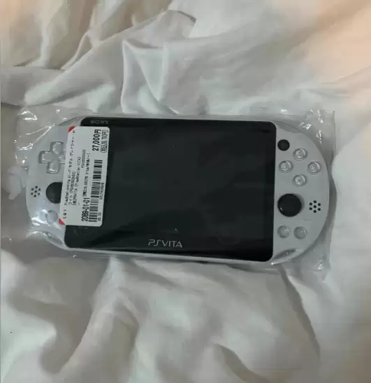女友赴日寻觅赠白色PSVita,诚意礼物见证甜蜜婚约筹备