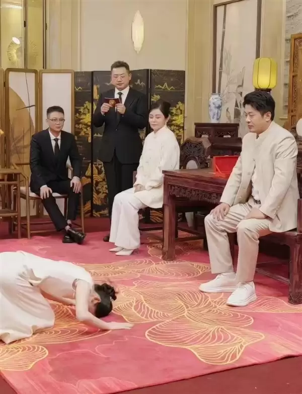 辛巴重出江湖高调收徒：此前曾五次宣布退网