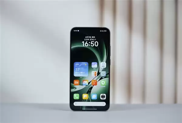 魏思琪换上新机！REDMI K90至尊版来了 小米首款风冷旗舰